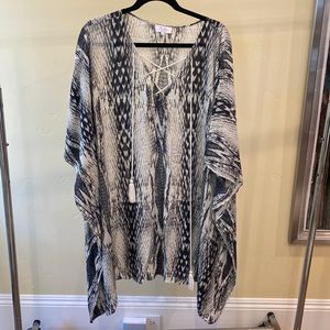 Super cute Parker Beach cover up. Black and white print with white tie.